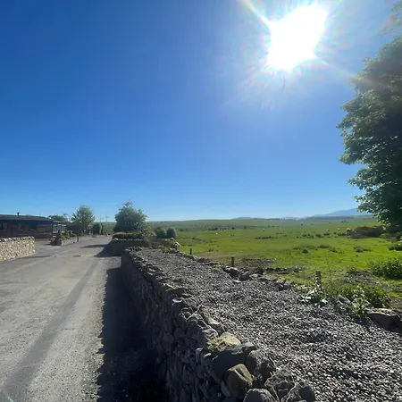 District Stunning בית נופש Plumbland